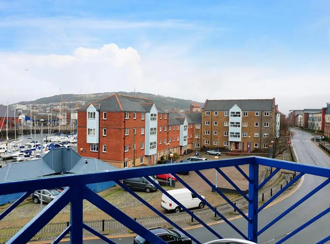 Flat Trawler Road in Swansea