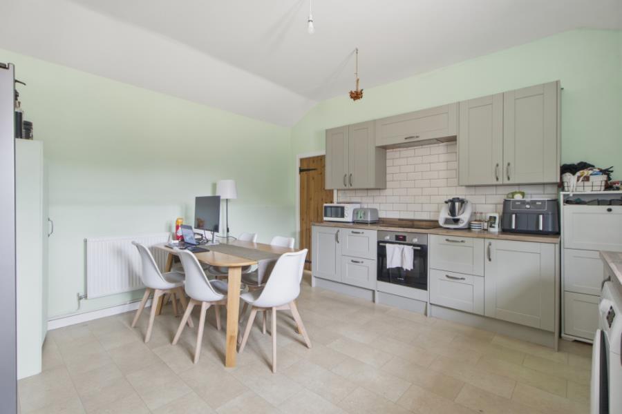 Flat Sarratt Road in Three Rivers