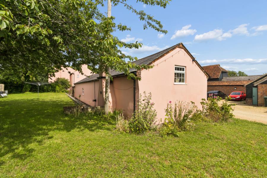 Flat Sarratt Road in Three Rivers