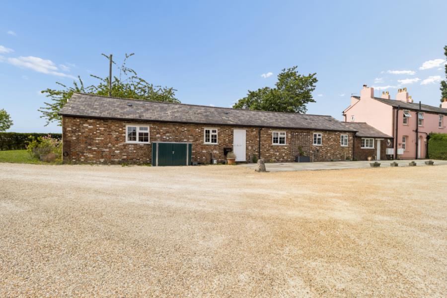 Flat Sarratt Road in Three Rivers