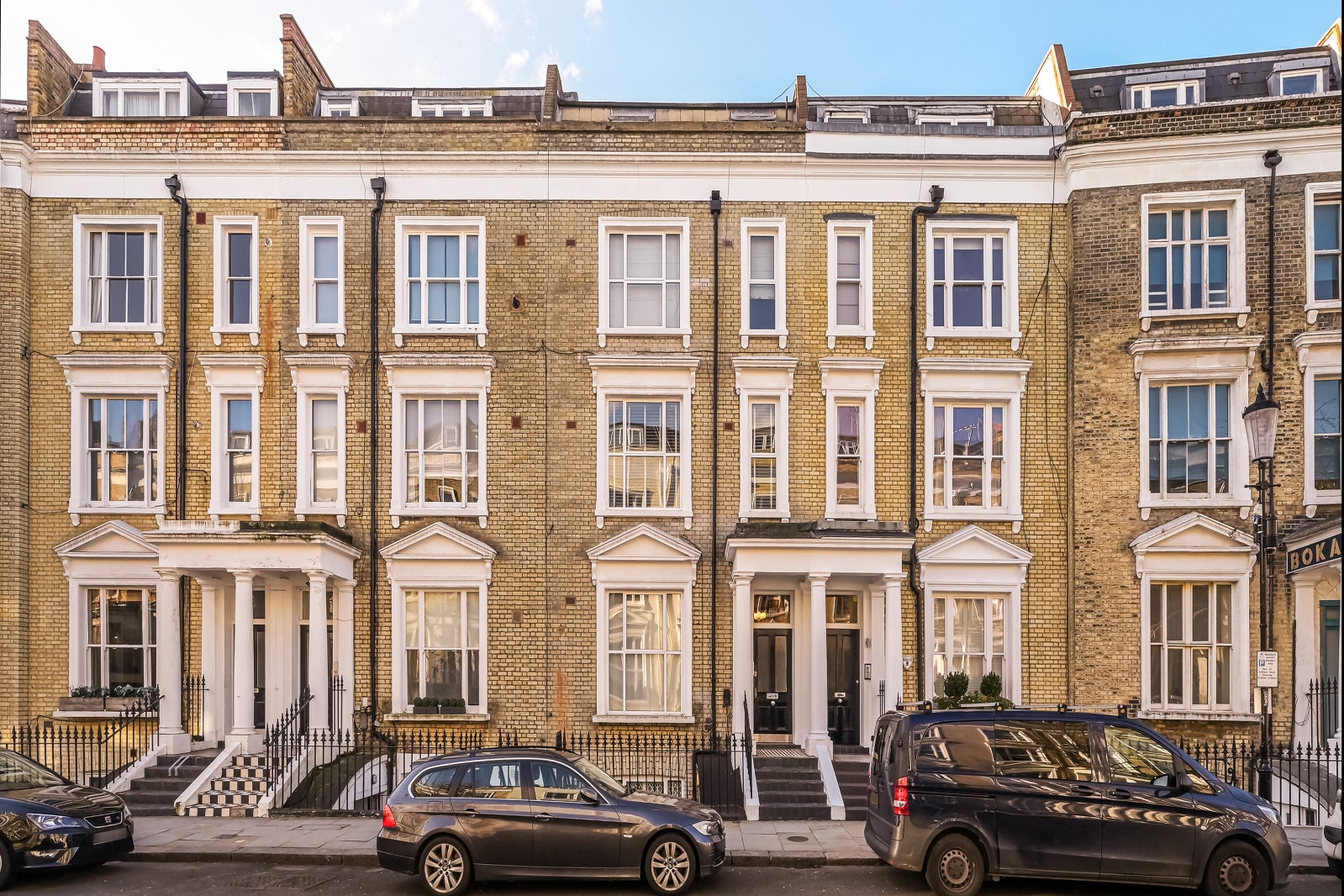 Flat Eardley Crescent in Greater London
