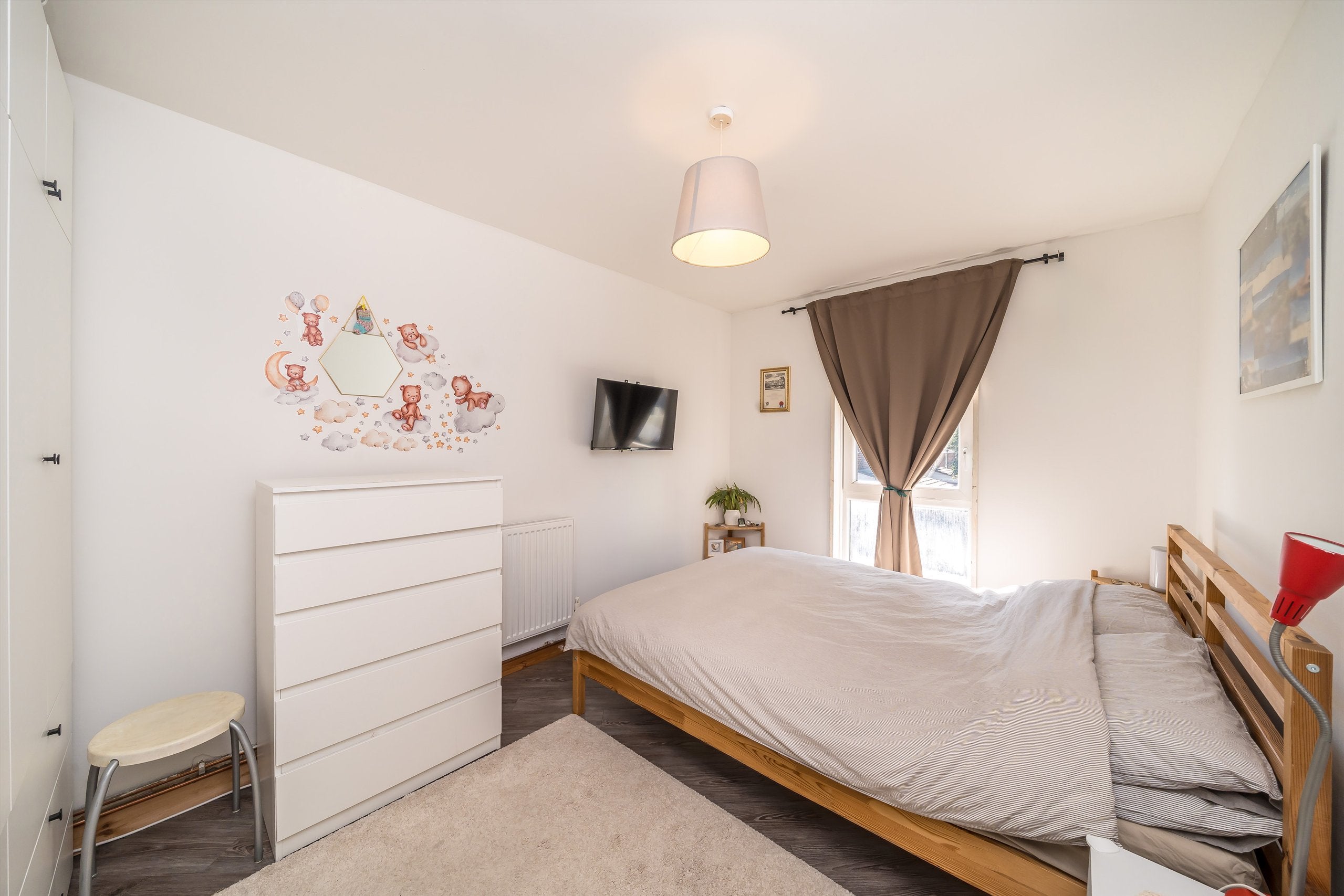 Flat Sandbach Place in Greater London