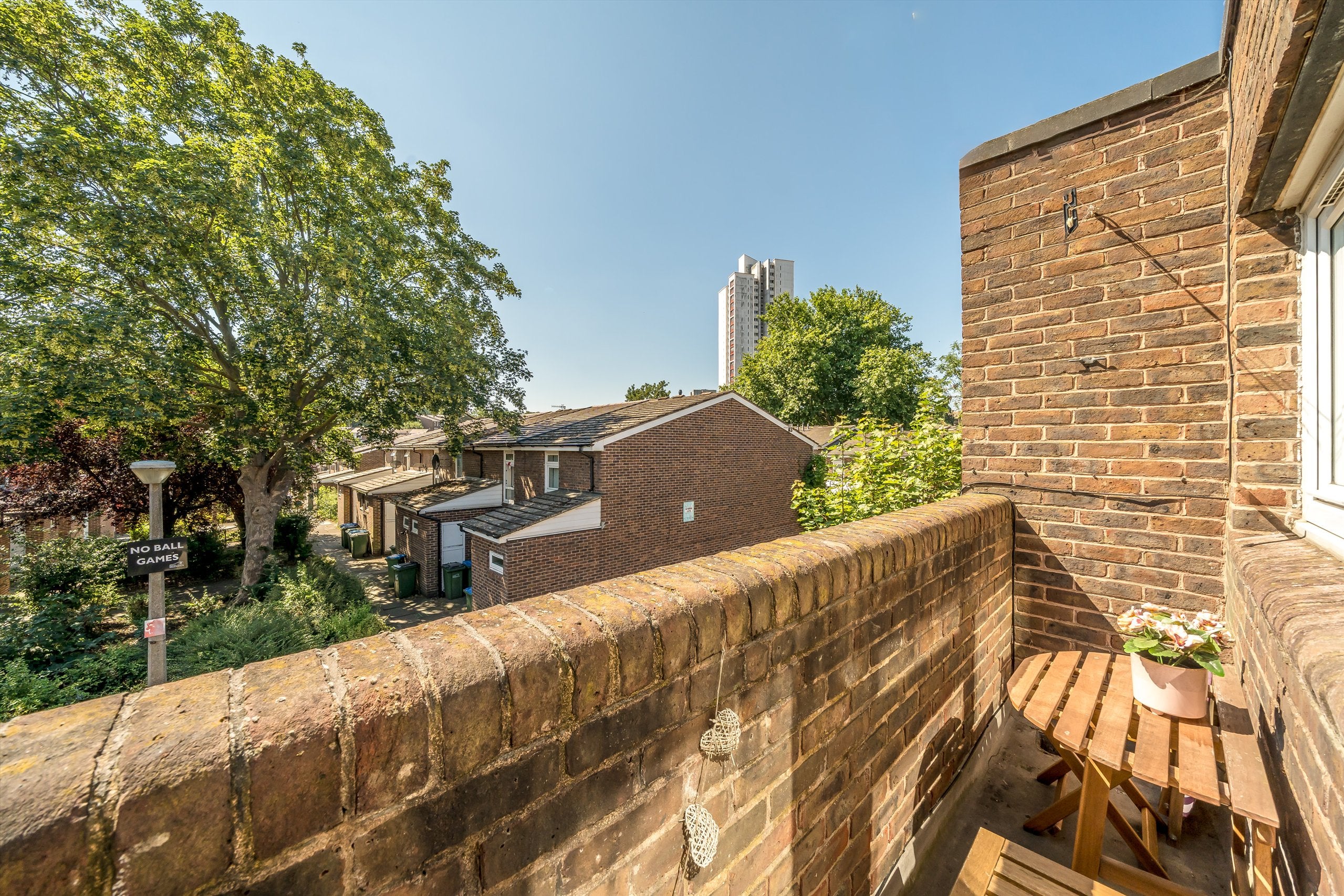 Flat Sandbach Place in Greater London