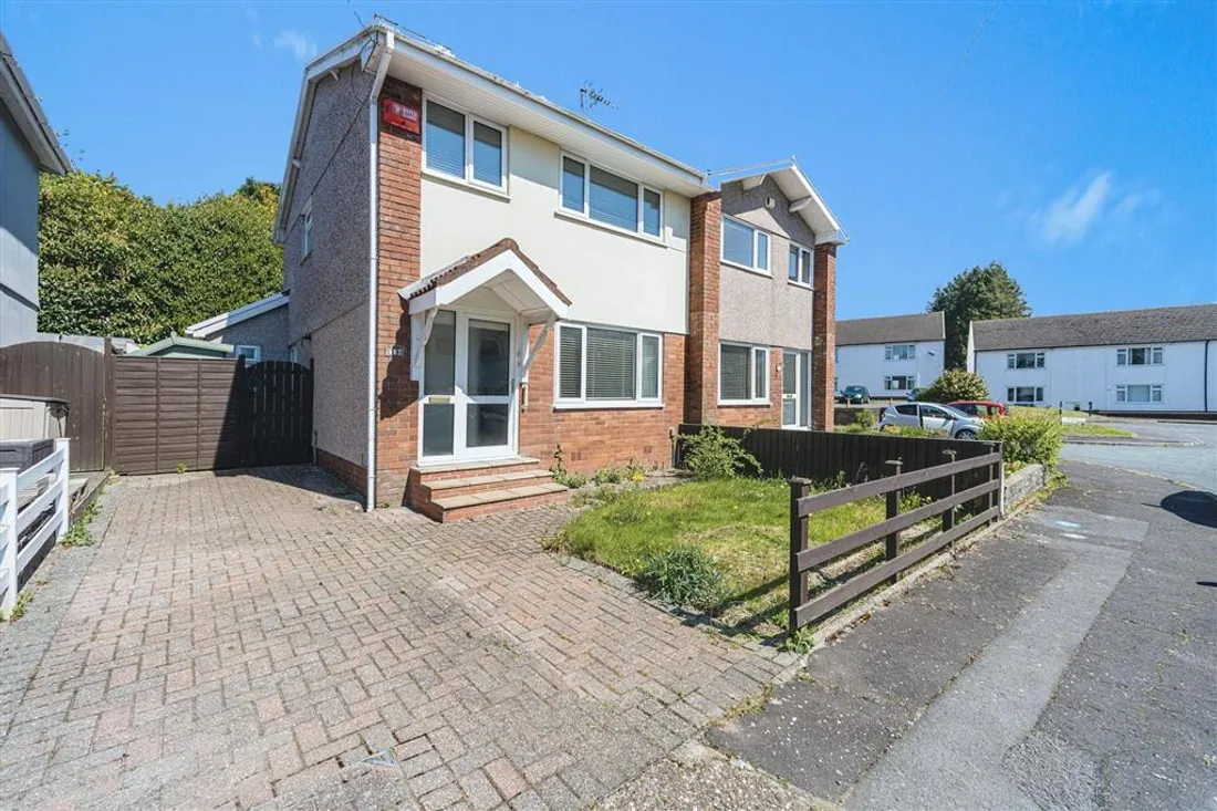 House Beaconsfield Way in Swansea