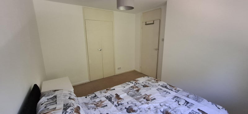 Room Glenview Close in Crawley