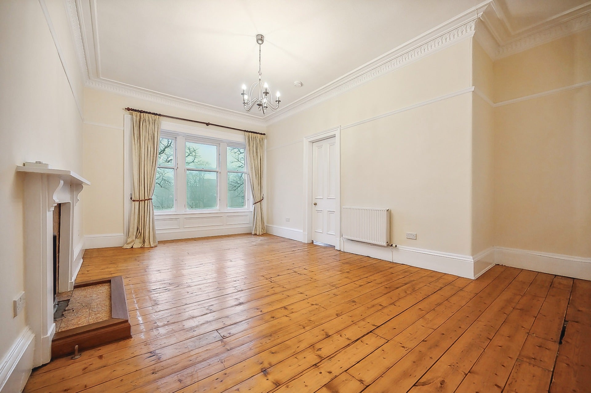 Flat Athole Gardens in Glasgow