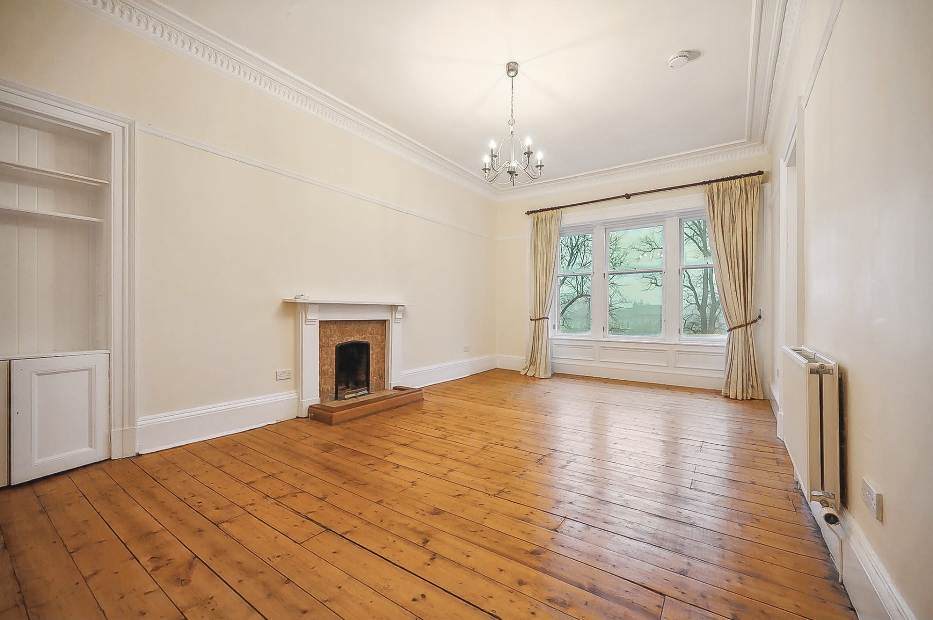 Flat Athole Gardens in Glasgow