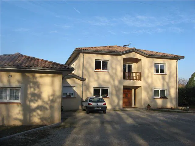 Room Chemin de la Mairie in Léojac