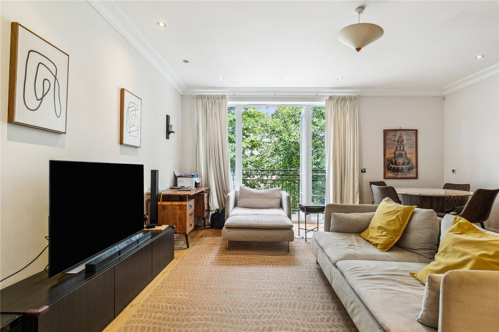 Flat Whitcome Mews in Greater London
