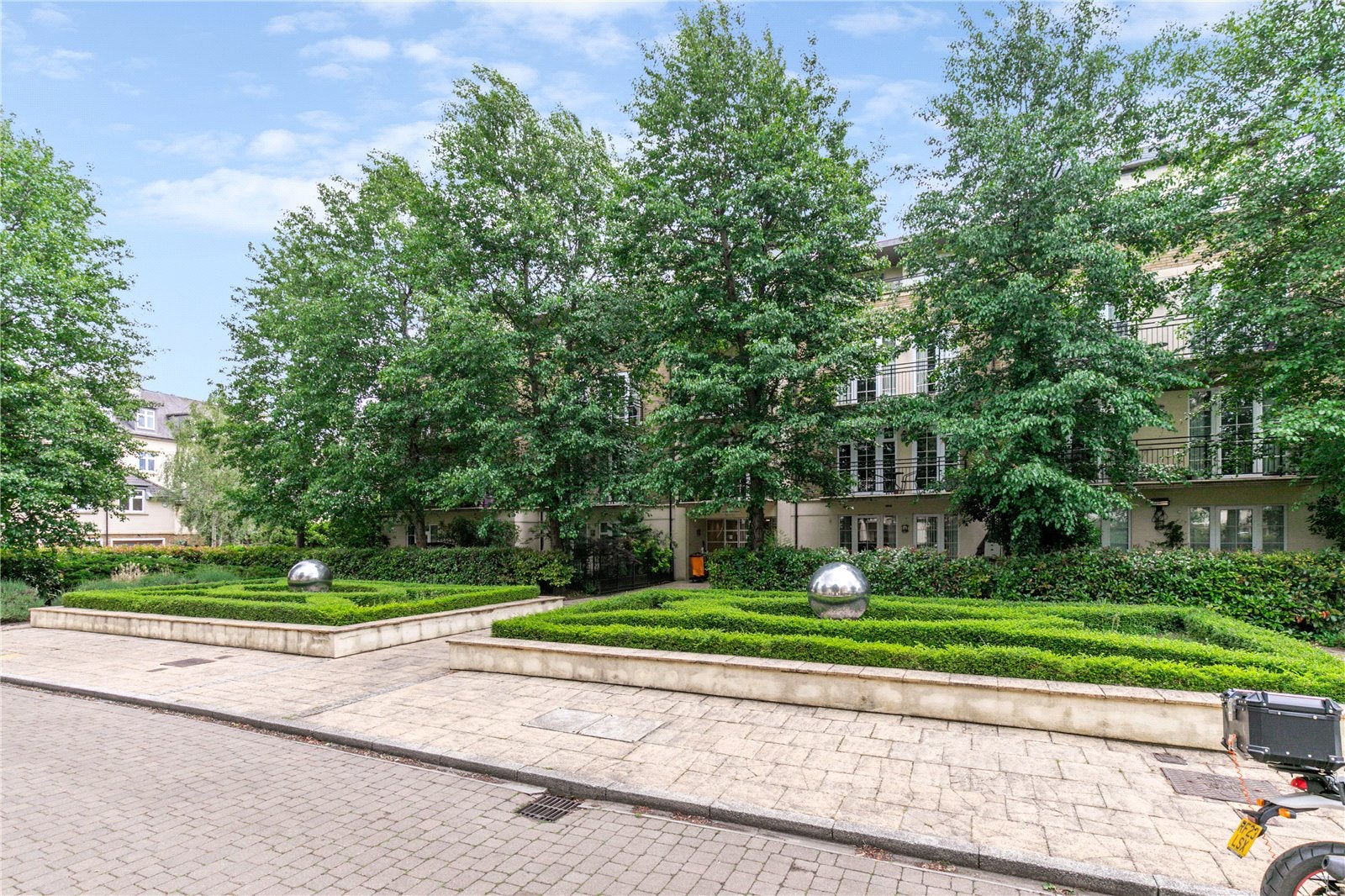 Flat Whitcome Mews in Greater London