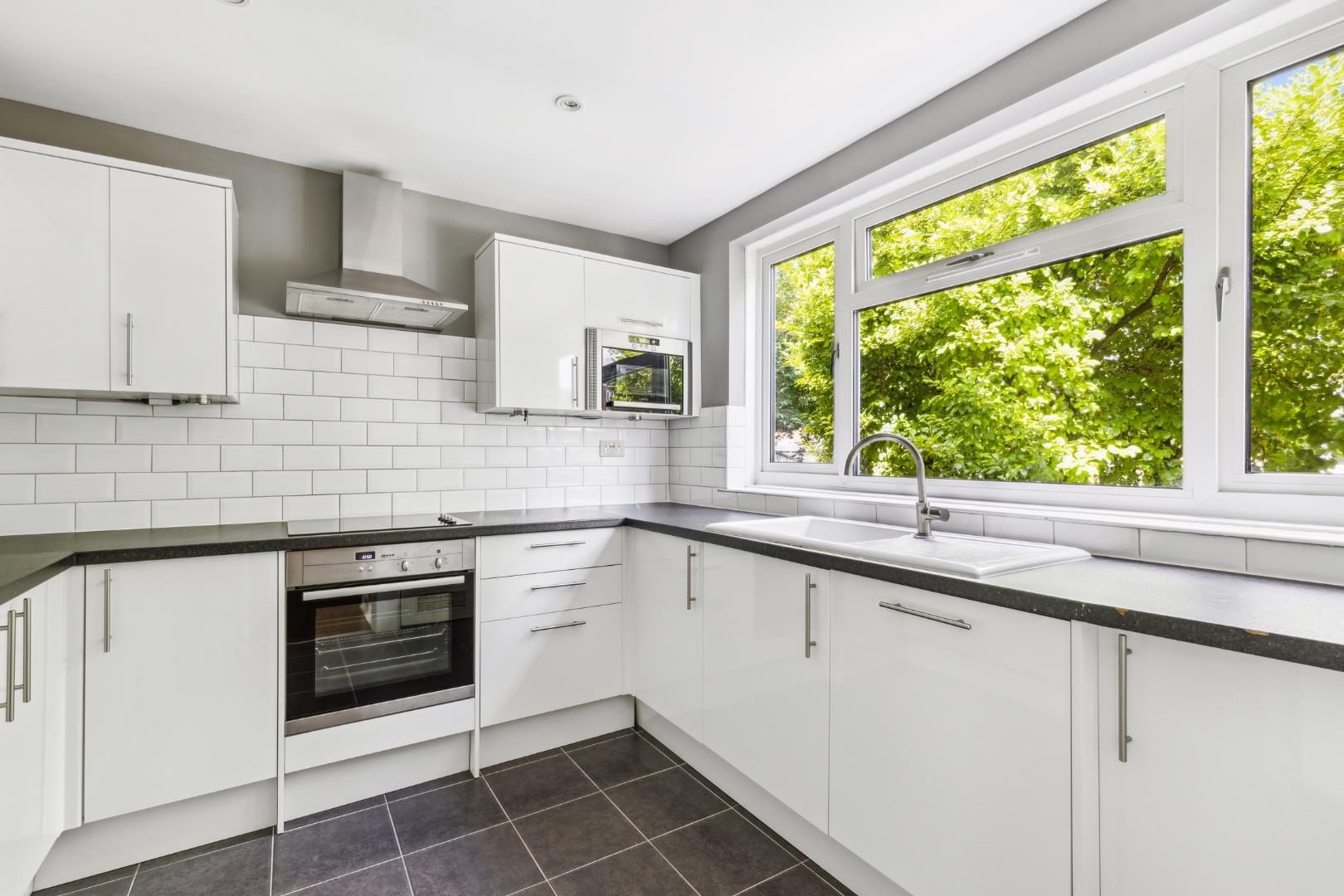 Flat Windrush Lane in London