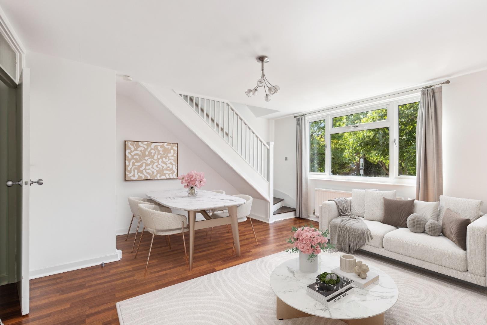 Flat Windrush Lane in London