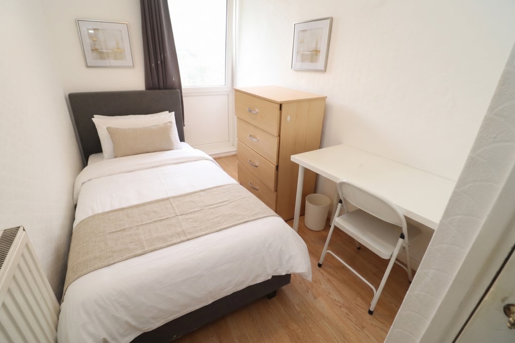 Room Globe Road in Greater London