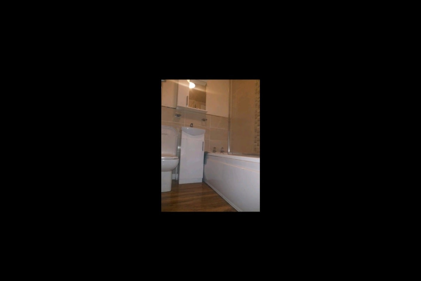 Room Selborne Grove in Bradford