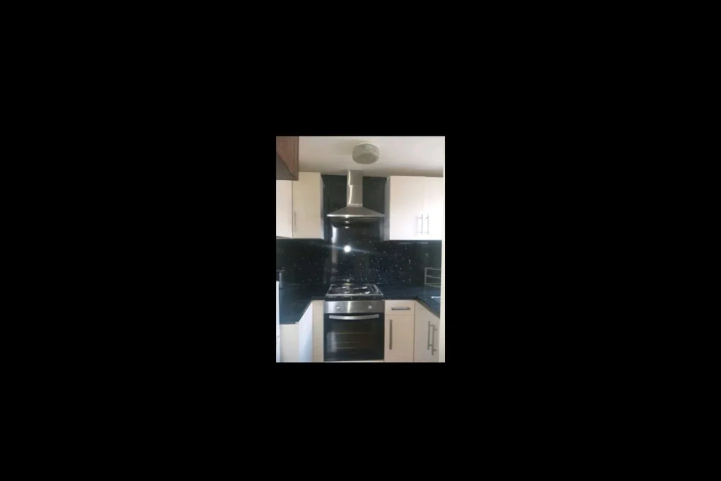 Room Selborne Grove in Bradford