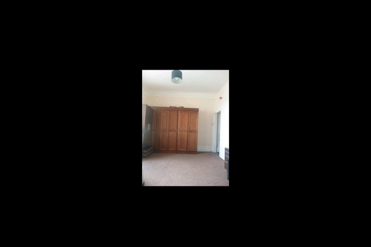 Room Selborne Grove in Bradford