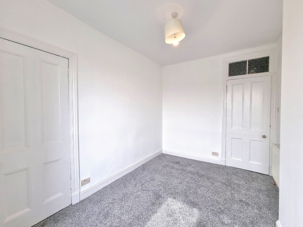 Flat Eastwood Avenue in Glasgow