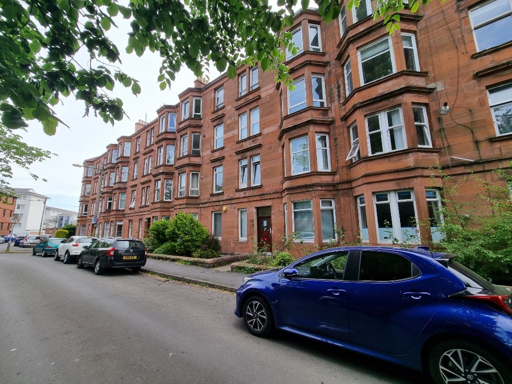 Flat Eastwood Avenue in Glasgow