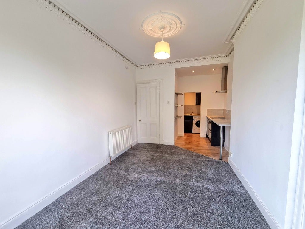 Flat Eastwood Avenue in Glasgow