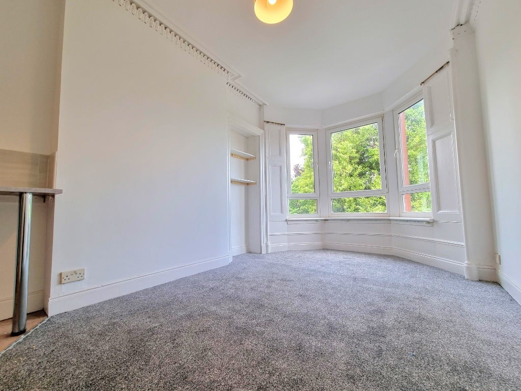 Flat Eastwood Avenue in Glasgow