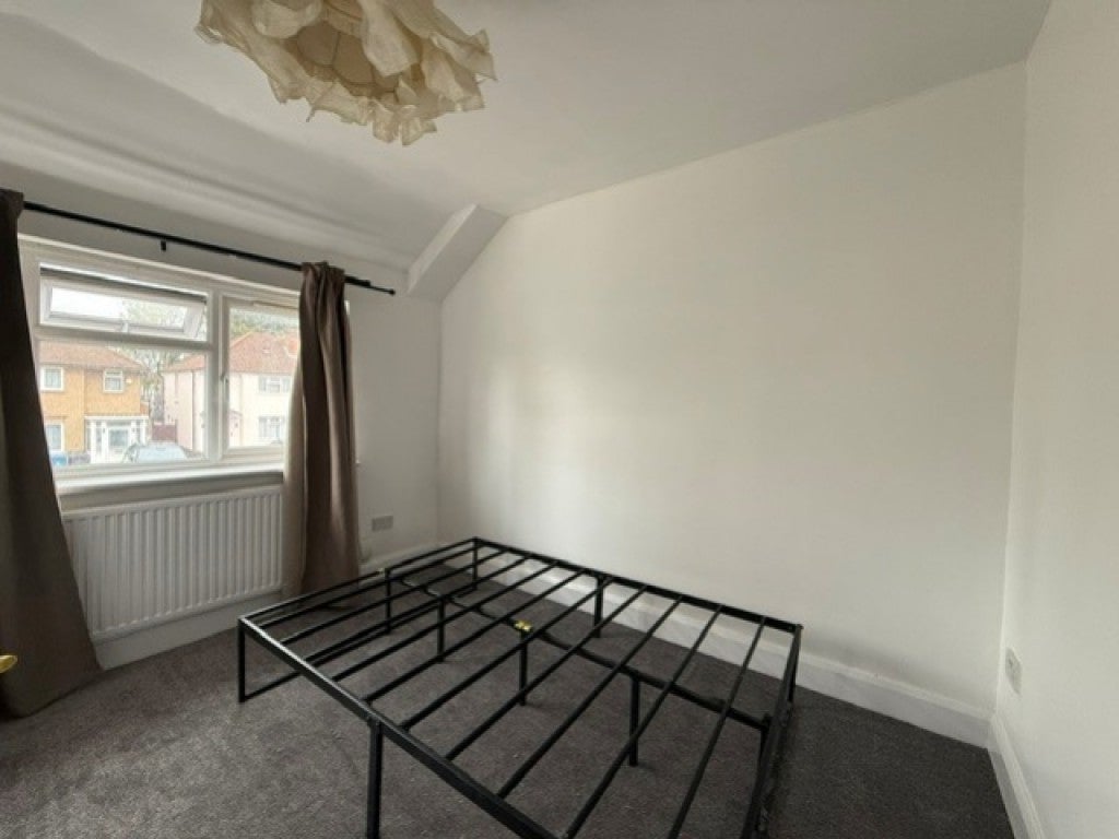 Flat Hampden Road in Greater London
