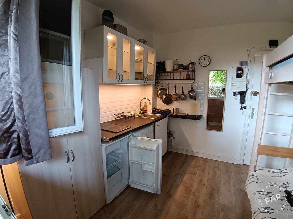 Room D 985 in Ville-d'Avray