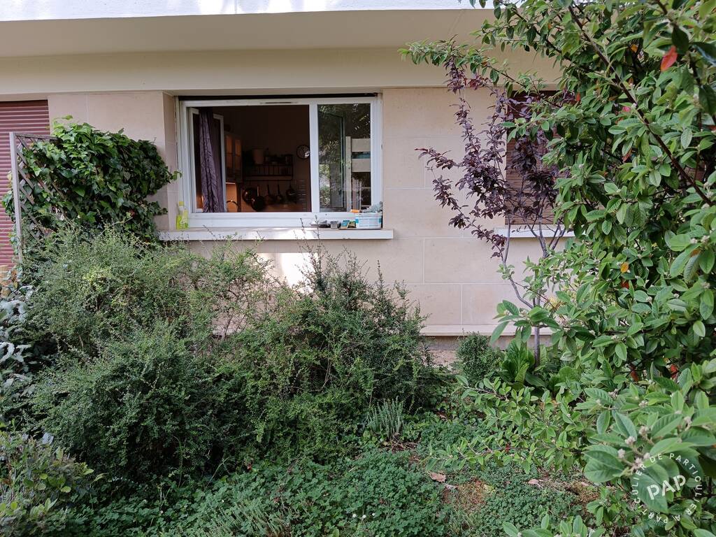 Room D 985 in Ville-d'Avray