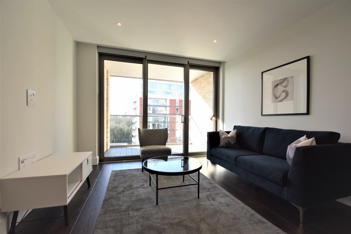 Flat Prince of Wales Drive in Greater London