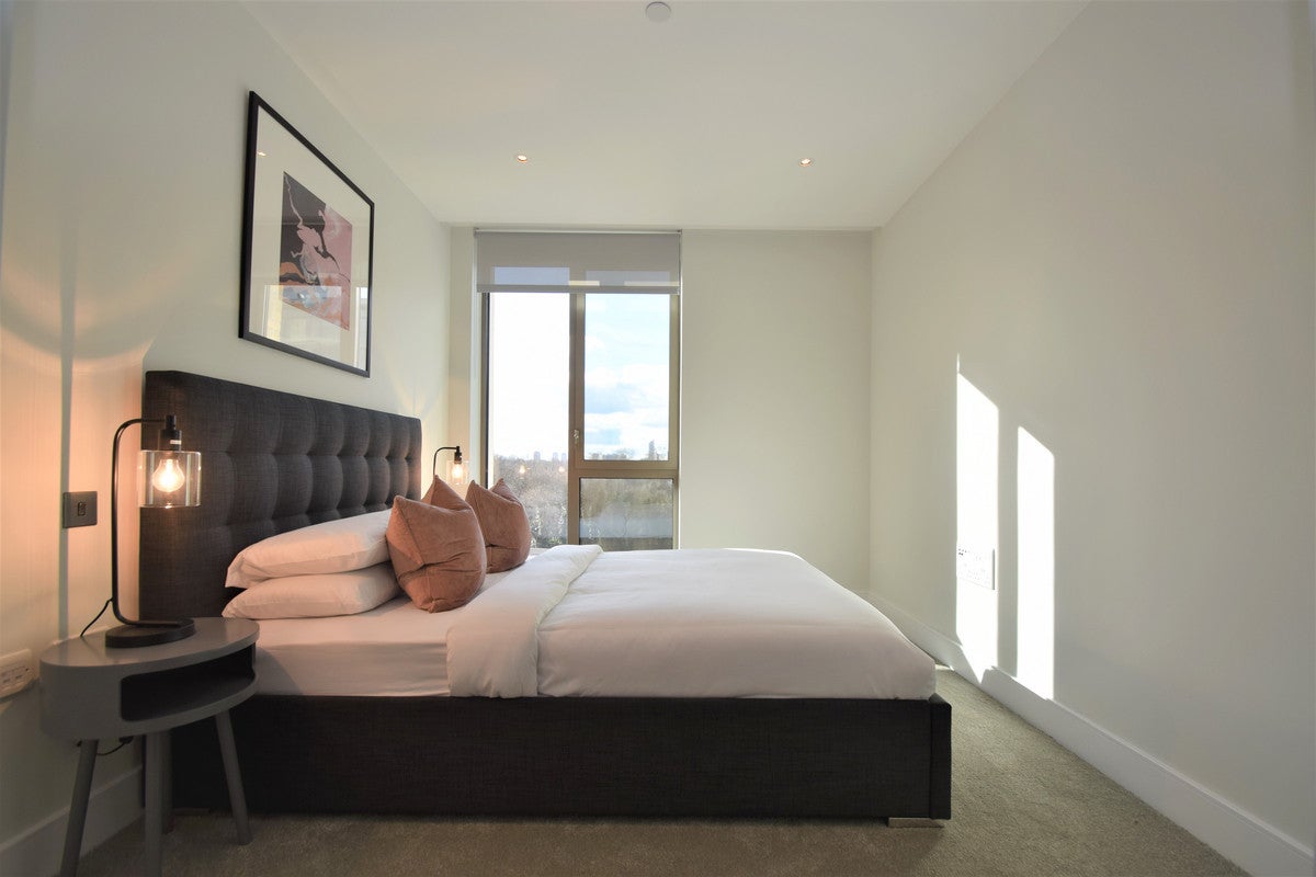 Flat Prince of Wales Drive in Greater London