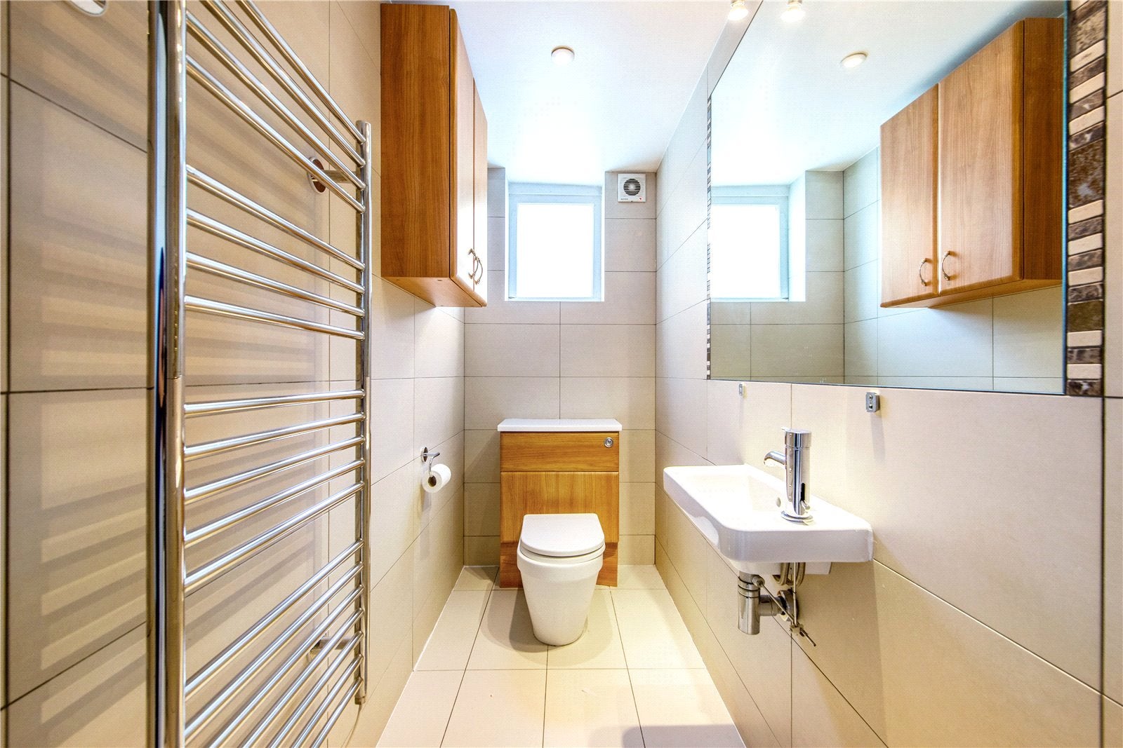Flat Campden Hill Gardens in Greater London