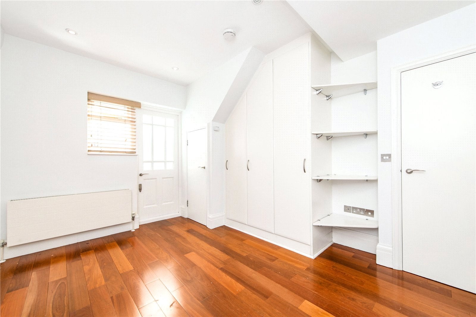 Flat Campden Hill Gardens in Greater London