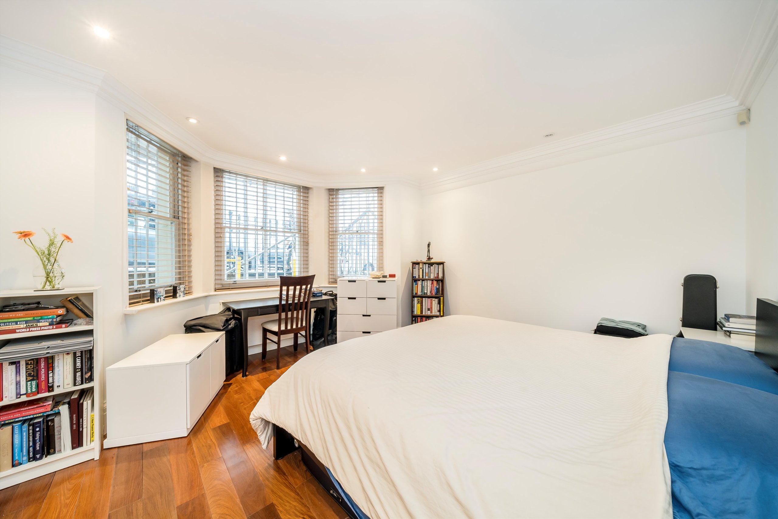 Flat Campden Hill Gardens in Greater London