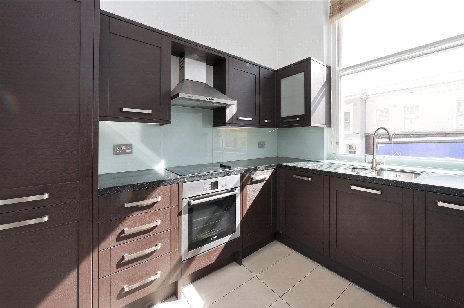 Flat Campden Hill Gardens in Greater London