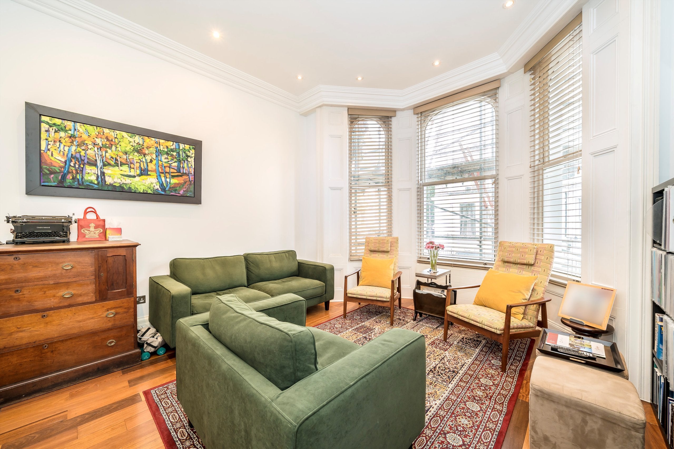 Flat Campden Hill Gardens in Greater London