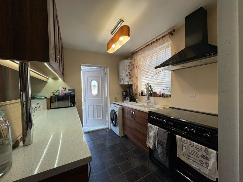 Room Broomhill Road in Bristol