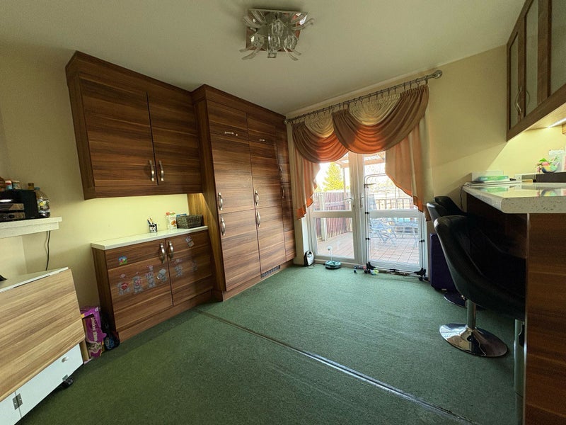 Room Broomhill Road in Bristol