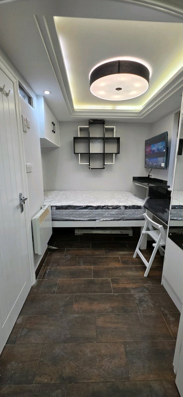 Flat Thomas Road in Greater London