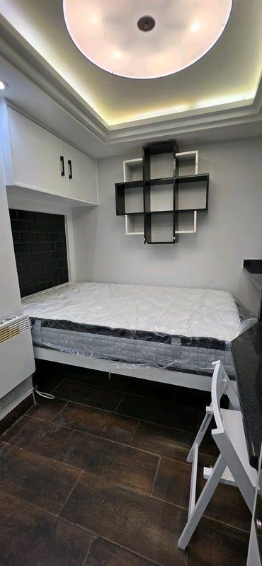 Flat Thomas Road in Greater London