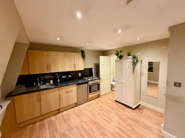 Room Matheson Road in Greater London