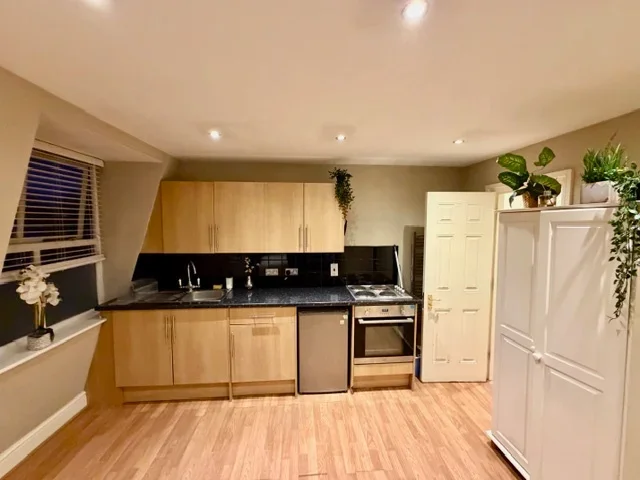 Room Matheson Road in Greater London