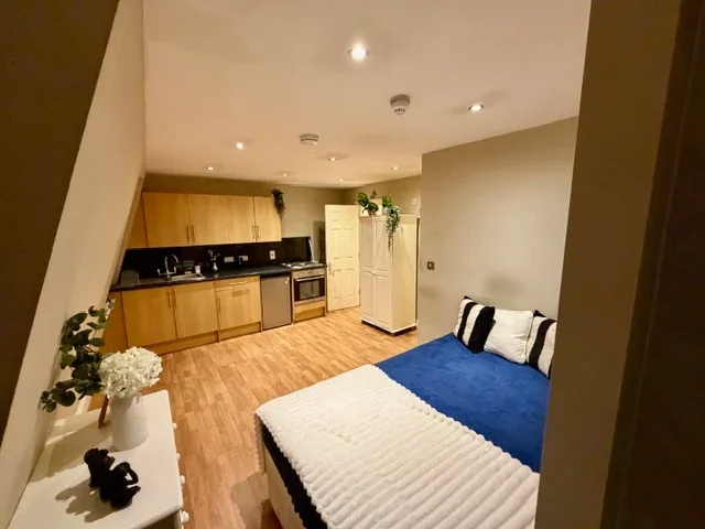 Room Matheson Road in Greater London