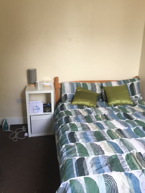 Room Candahar Road in Greater London