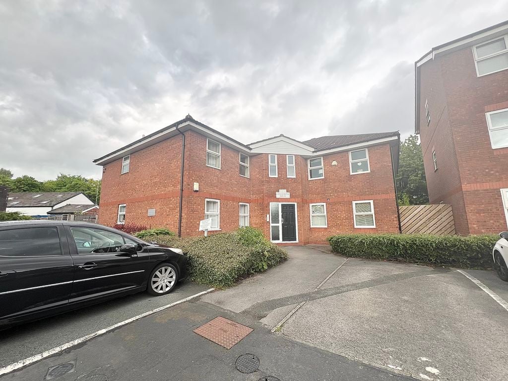Flat Montonmill Gardens in Salford