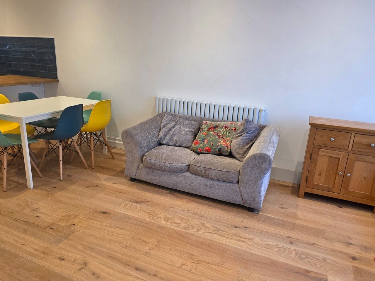 Flat Clapham Road in Greater London