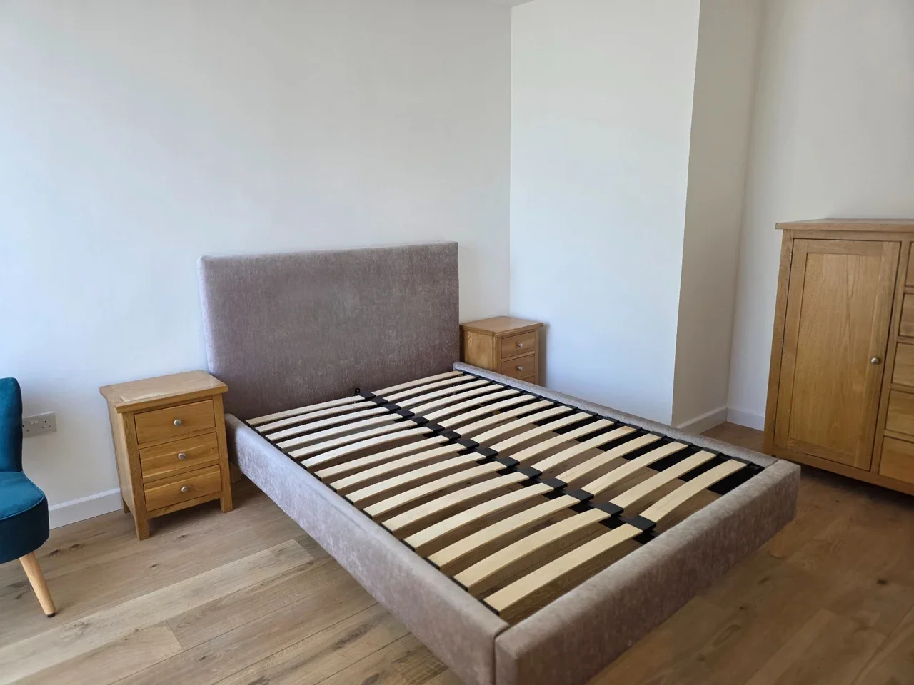 Flat Clapham Road in Greater London