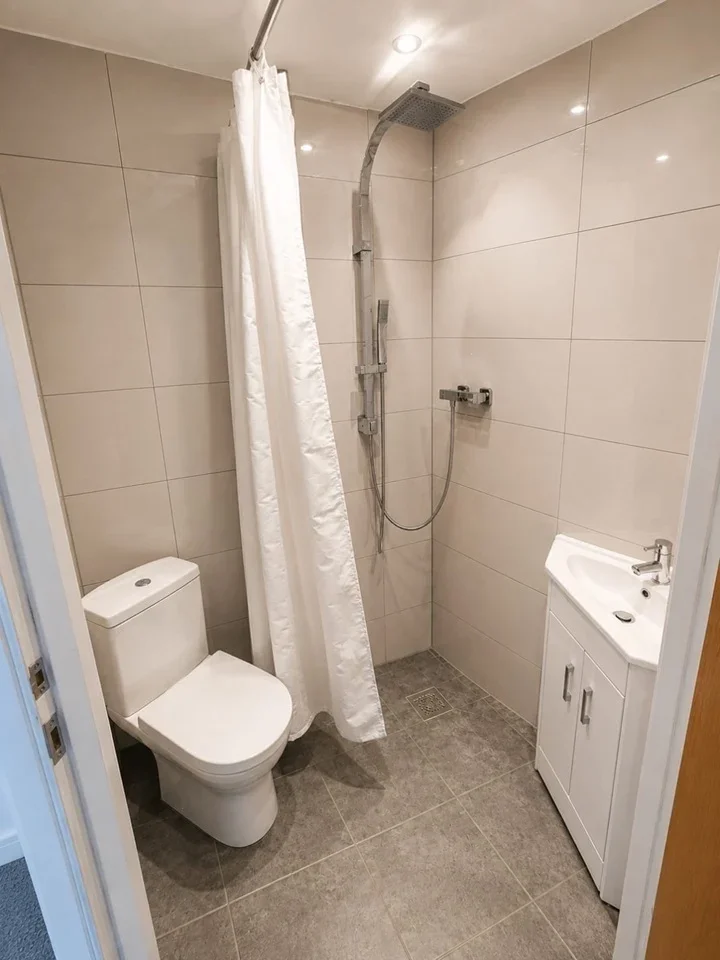 Flat Clydesdale Road in Greater London