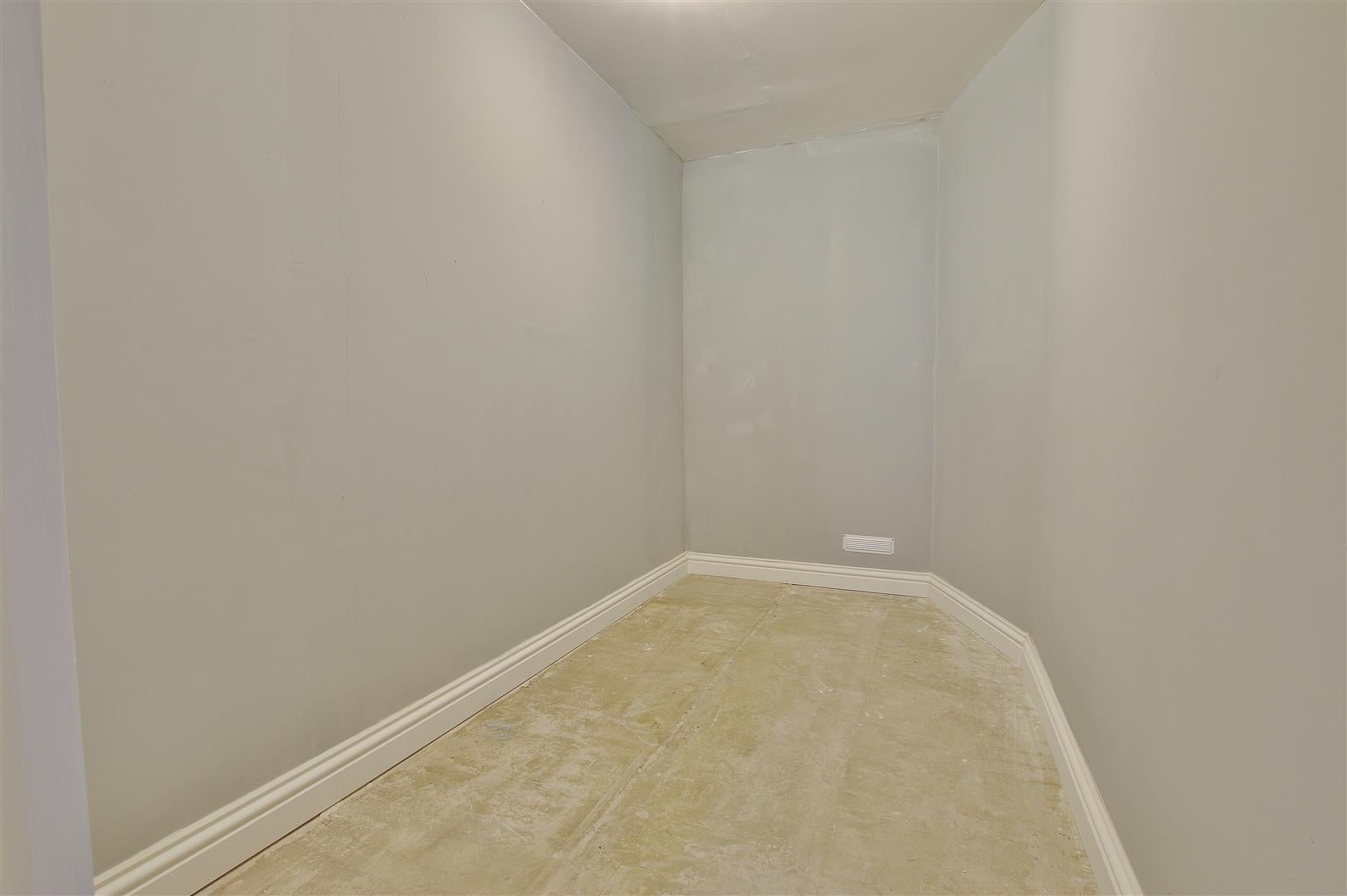 Flat Shakespeare Road in Huntingdonshire