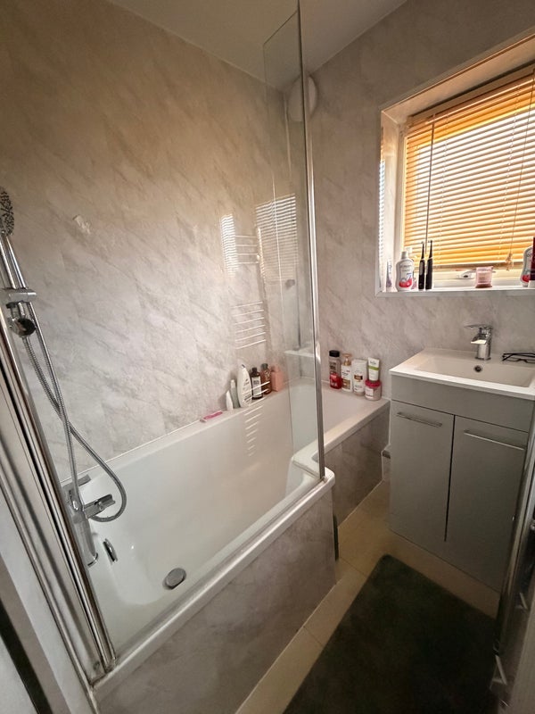 Room West Thorp in Newcastle upon Tyne