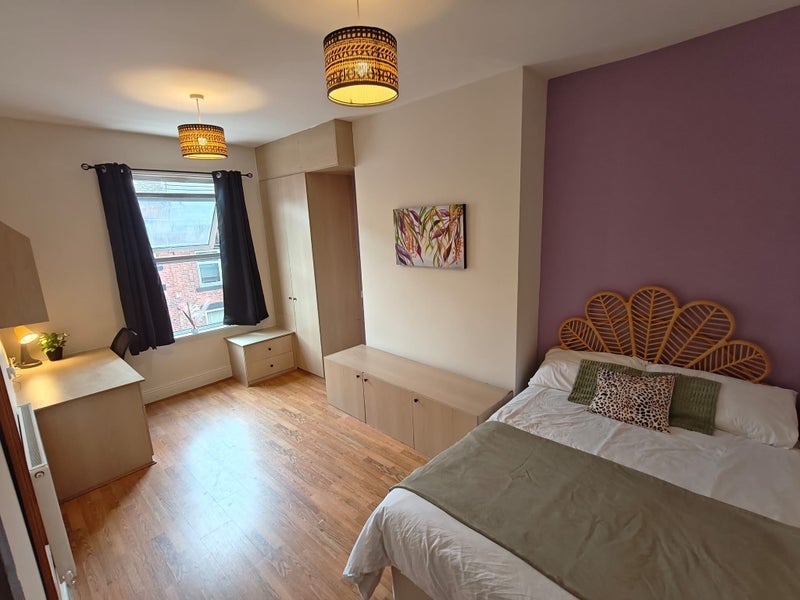 Room Richmond Avenue in Leeds
