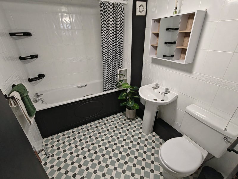 Room Richmond Avenue in Leeds
